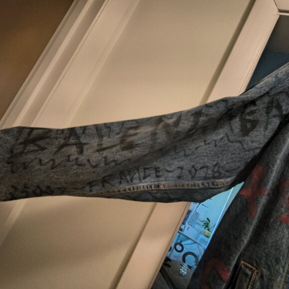 2018 Graffiti Balenciaga Denim Jacket - Picture 3 of 3